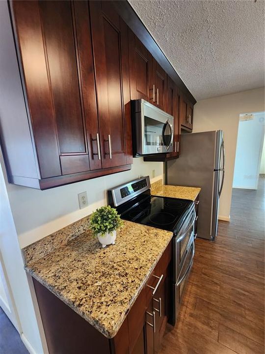 待售: $325,000 (2 贝兹, 2 浴室, 1292 平方英尺)