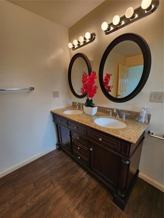 待售: $325,000 (2 贝兹, 2 浴室, 1292 平方英尺)