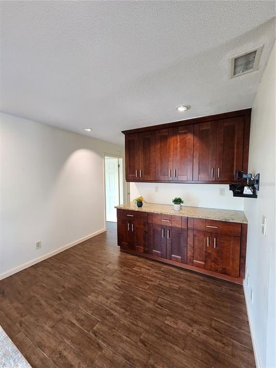 待售: $325,000 (2 贝兹, 2 浴室, 1292 平方英尺)