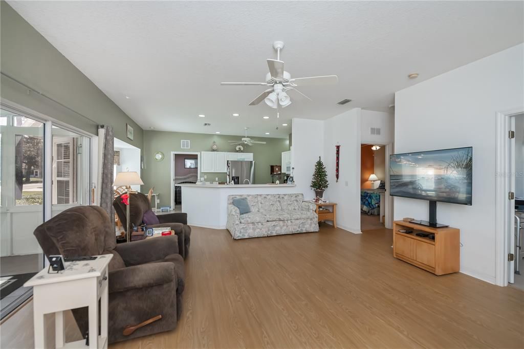 待售: $239,900 (2 贝兹, 2 浴室, 1364 平方英尺)