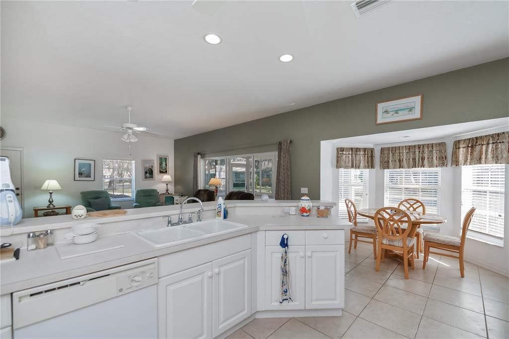 待售: $239,900 (2 贝兹, 2 浴室, 1364 平方英尺)