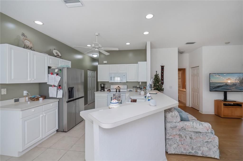 待售: $239,900 (2 贝兹, 2 浴室, 1364 平方英尺)