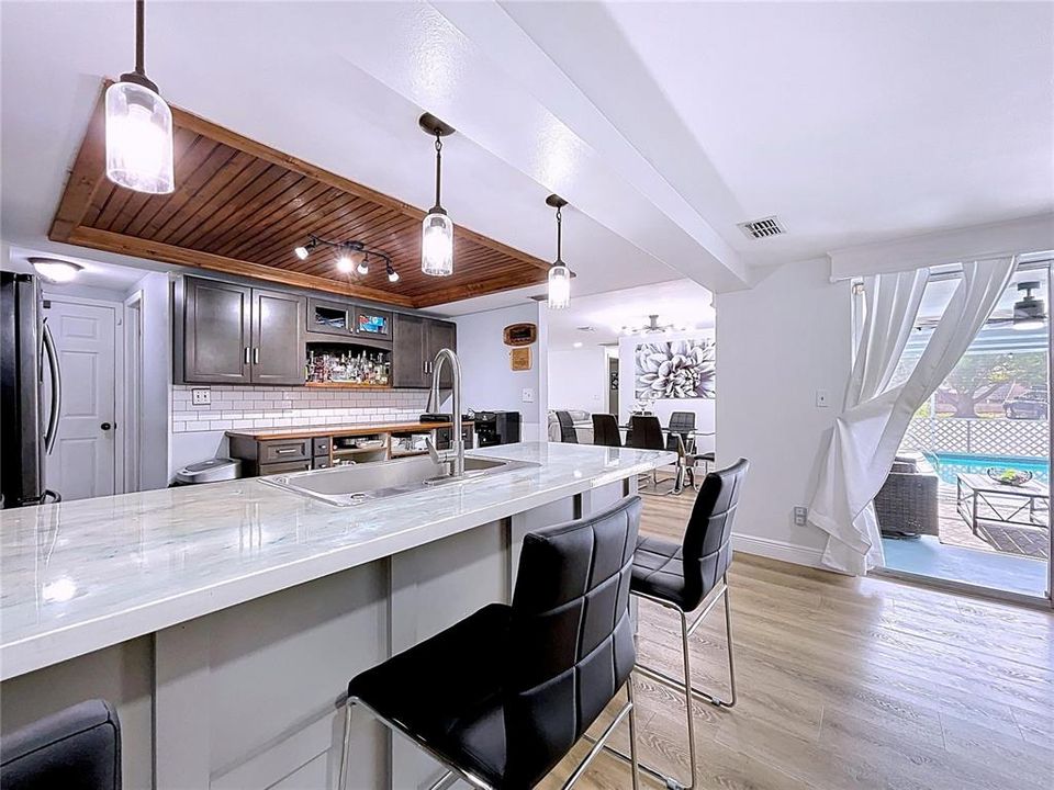 待售: $325,000 (3 贝兹, 2 浴室, 1368 平方英尺)