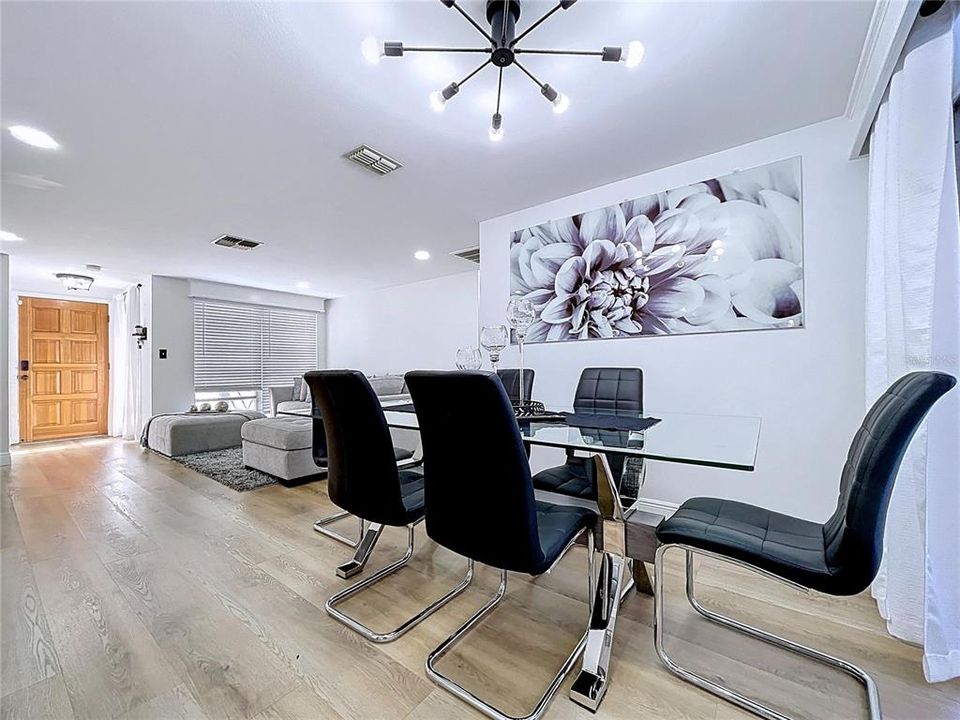 待售: $325,000 (3 贝兹, 2 浴室, 1368 平方英尺)