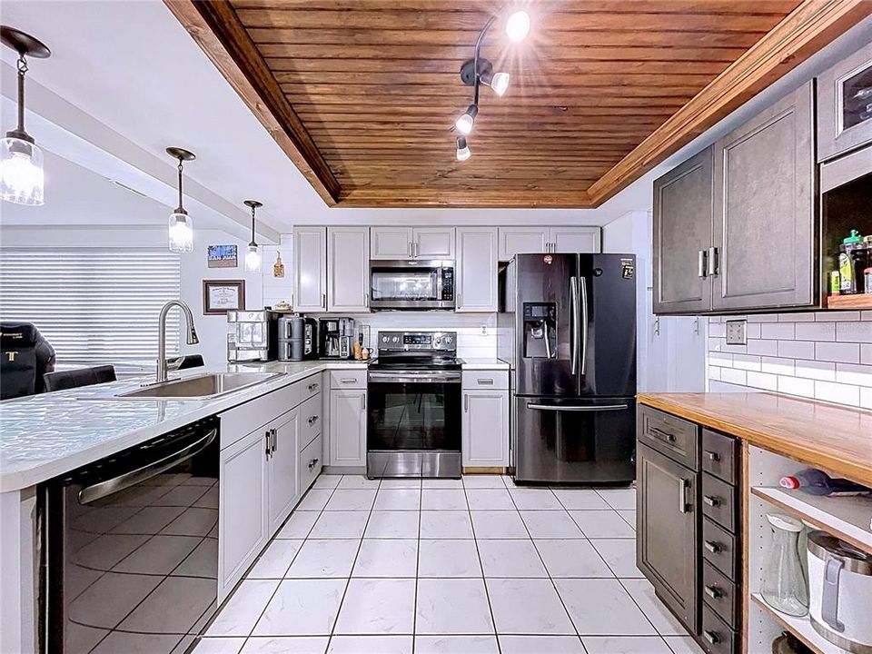 待售: $325,000 (3 贝兹, 2 浴室, 1368 平方英尺)