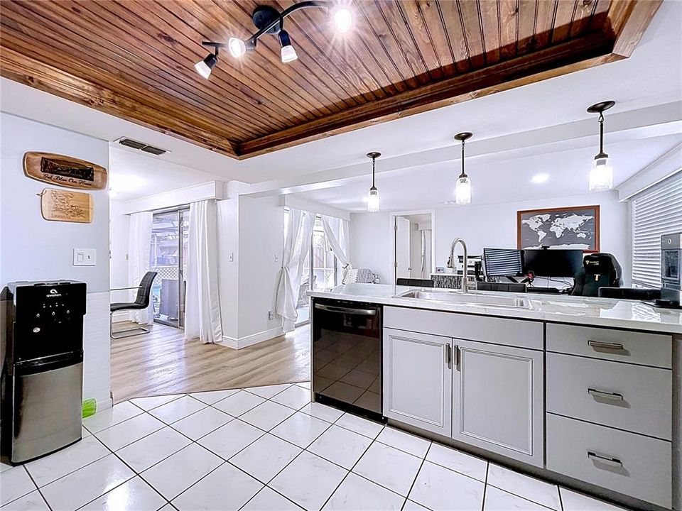 待售: $325,000 (3 贝兹, 2 浴室, 1368 平方英尺)