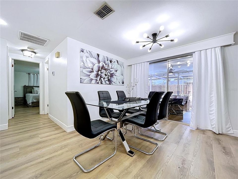 待售: $325,000 (3 贝兹, 2 浴室, 1368 平方英尺)