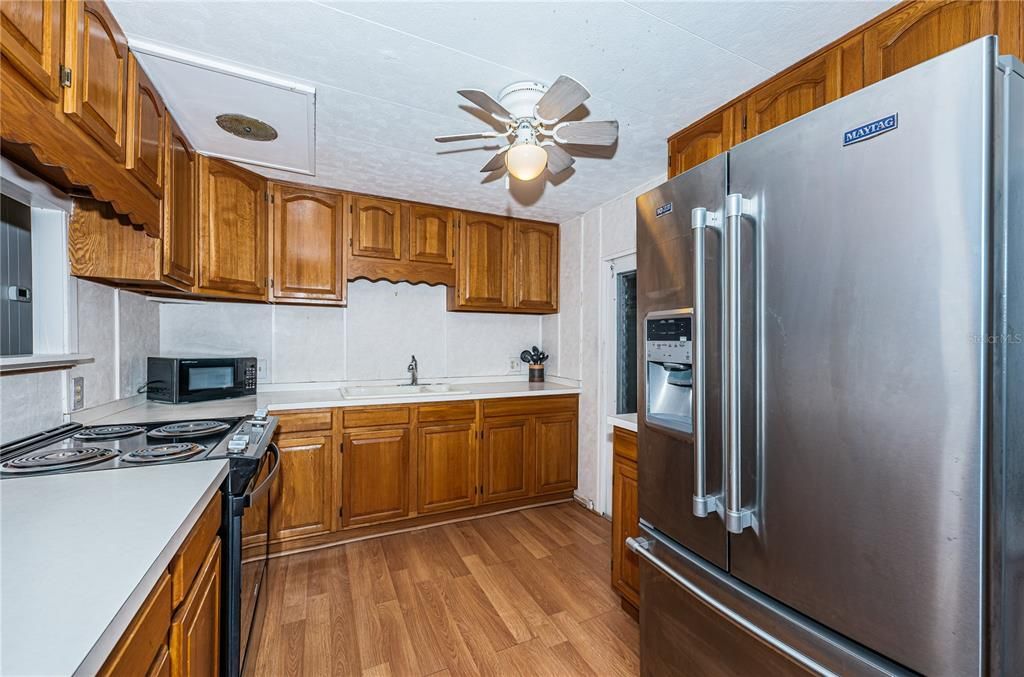 For Sale: $135,000 (2 beds, 2 baths, 912 Square Feet)