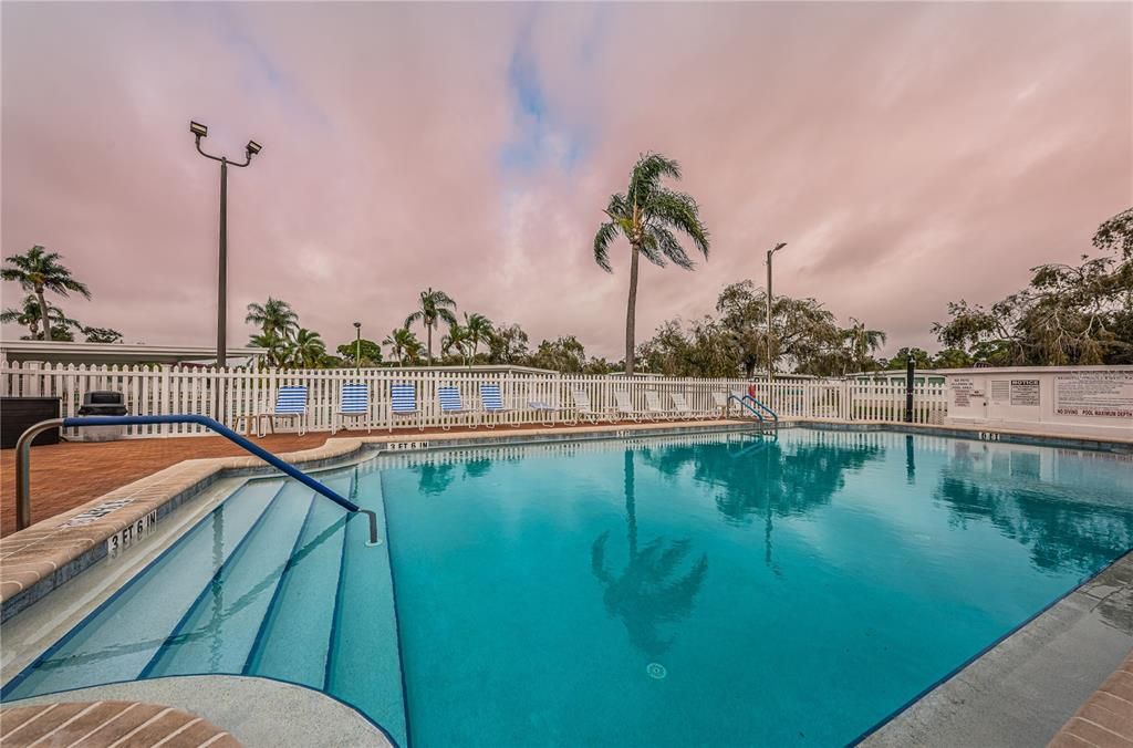 For Sale: $135,000 (2 beds, 2 baths, 912 Square Feet)