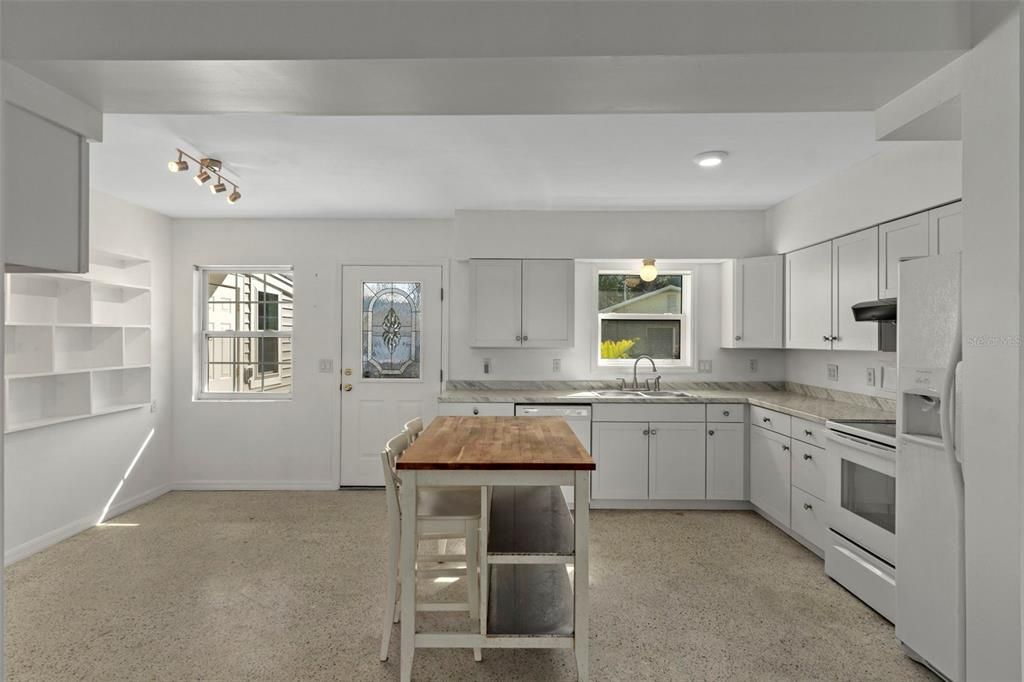 For Sale: $455,000 (2 beds, 2 baths, 1653 Square Feet)