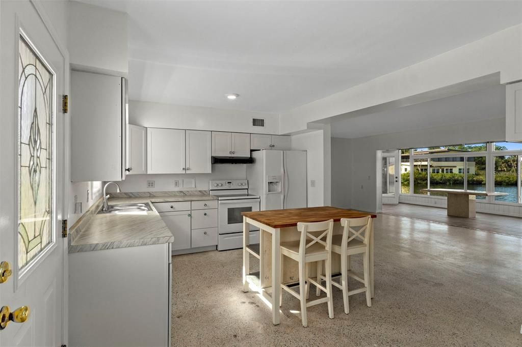 For Sale: $455,000 (2 beds, 2 baths, 1653 Square Feet)