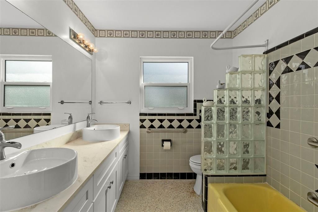 For Sale: $455,000 (2 beds, 2 baths, 1653 Square Feet)