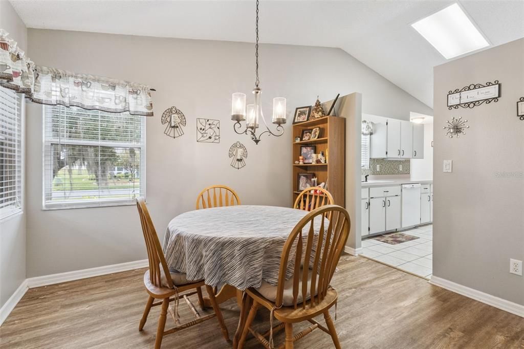 待售: $259,900 (2 贝兹, 2 浴室, 1522 平方英尺)