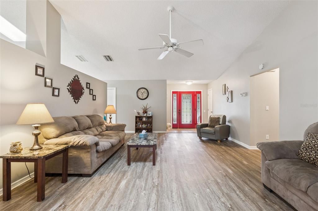 待售: $259,900 (2 贝兹, 2 浴室, 1522 平方英尺)