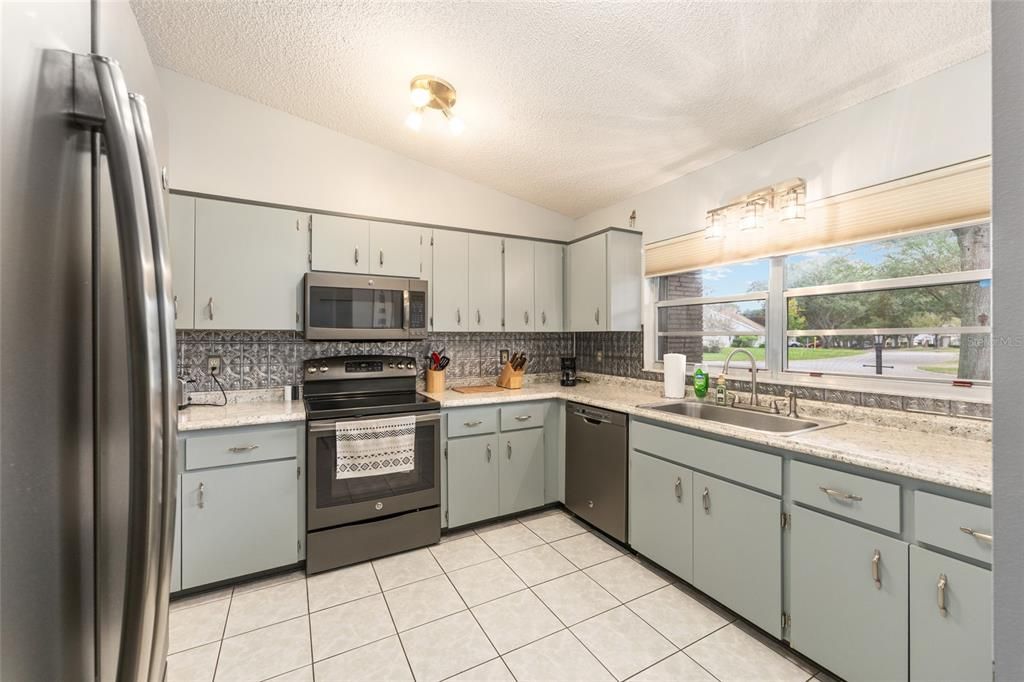 For Rent: $1,500 (2 beds, 2 baths, 1577 Square Feet)