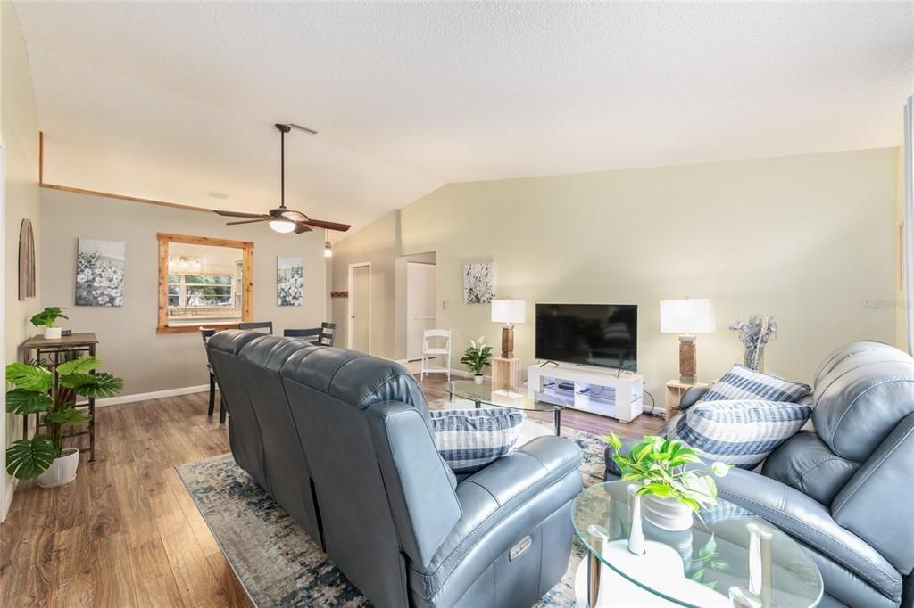 For Rent: $1,500 (2 beds, 2 baths, 1577 Square Feet)