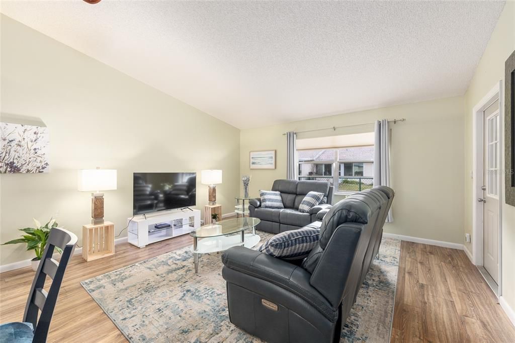 For Rent: $1,500 (2 beds, 2 baths, 1577 Square Feet)