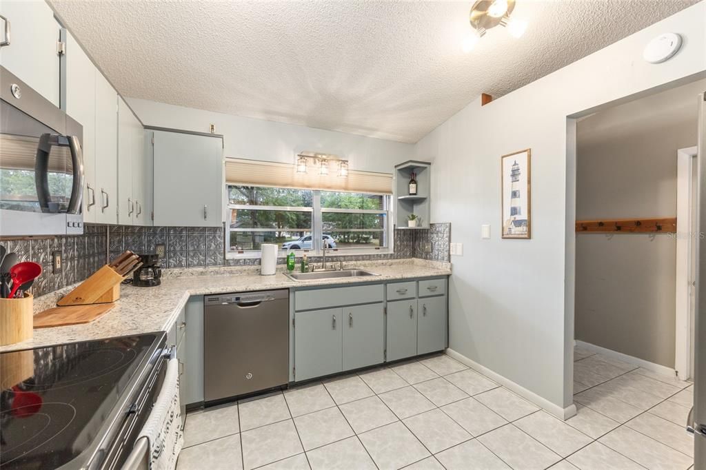 For Rent: $1,500 (2 beds, 2 baths, 1577 Square Feet)