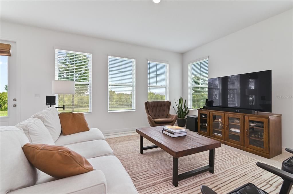 En Venta: $359,900 (3 camas, 2 baños, 2160 Pies cuadrados)