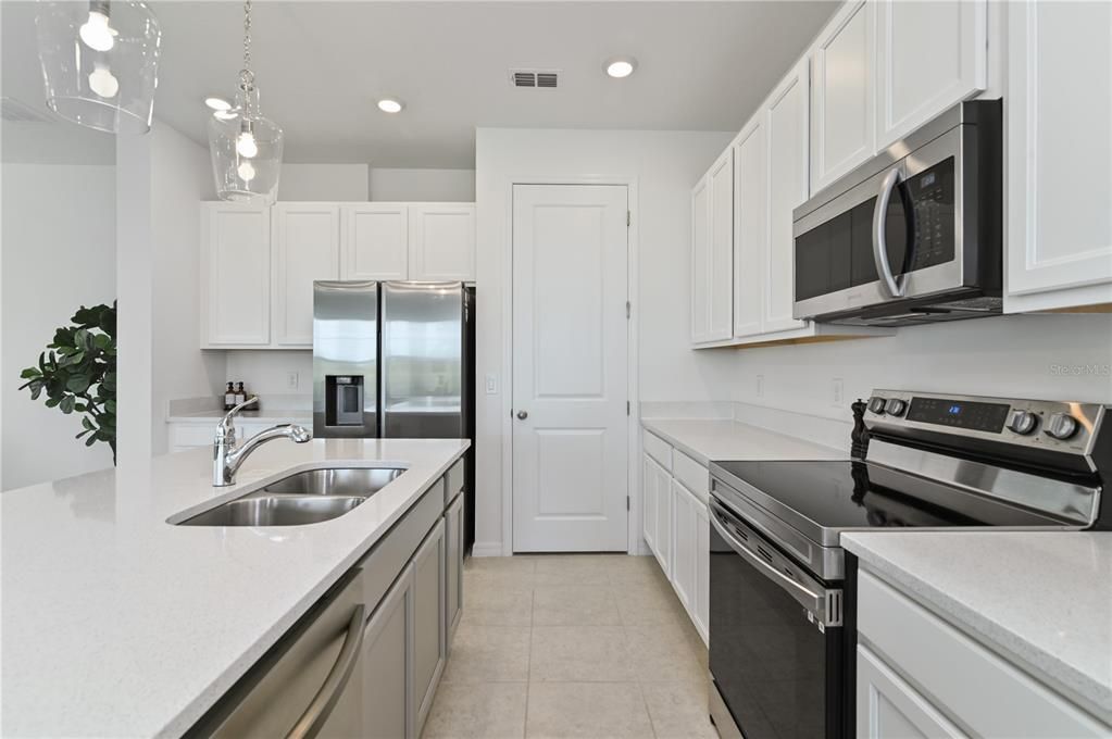 En Venta: $359,900 (3 camas, 2 baños, 2160 Pies cuadrados)