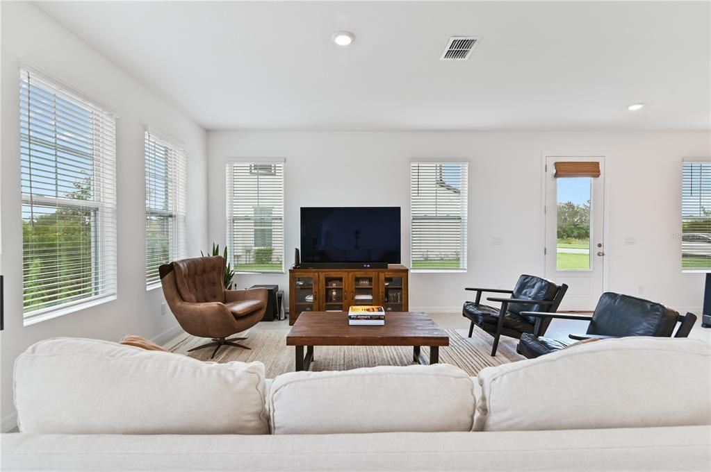 En Venta: $359,900 (3 camas, 2 baños, 2160 Pies cuadrados)