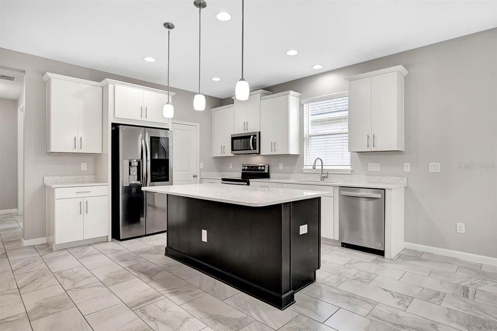 En Renta: $2,700 (3 camas, 2 baños, 2017 Pies cuadrados)