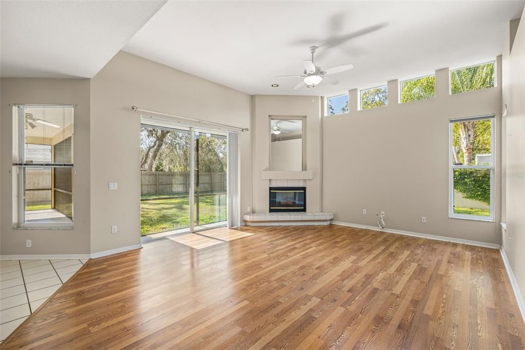 En Venta: $459,000 (4 camas, 2 baños, 2220 Pies cuadrados)