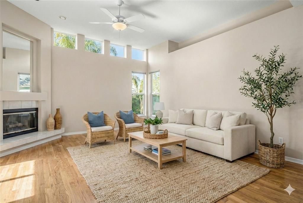 En Venta: $459,000 (4 camas, 2 baños, 2220 Pies cuadrados)