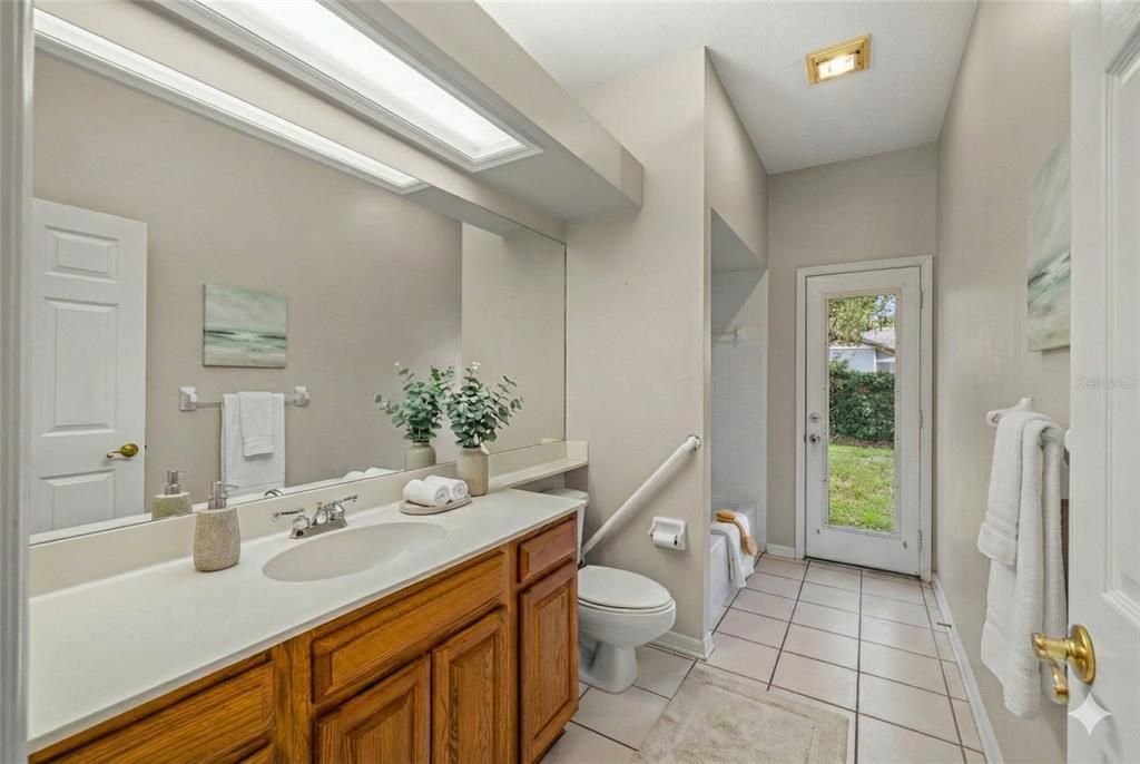 En Venta: $459,000 (4 camas, 2 baños, 2220 Pies cuadrados)