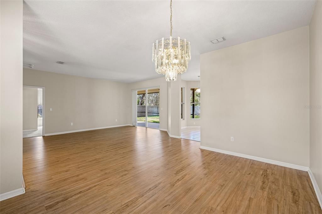 En Venta: $459,000 (4 camas, 2 baños, 2220 Pies cuadrados)