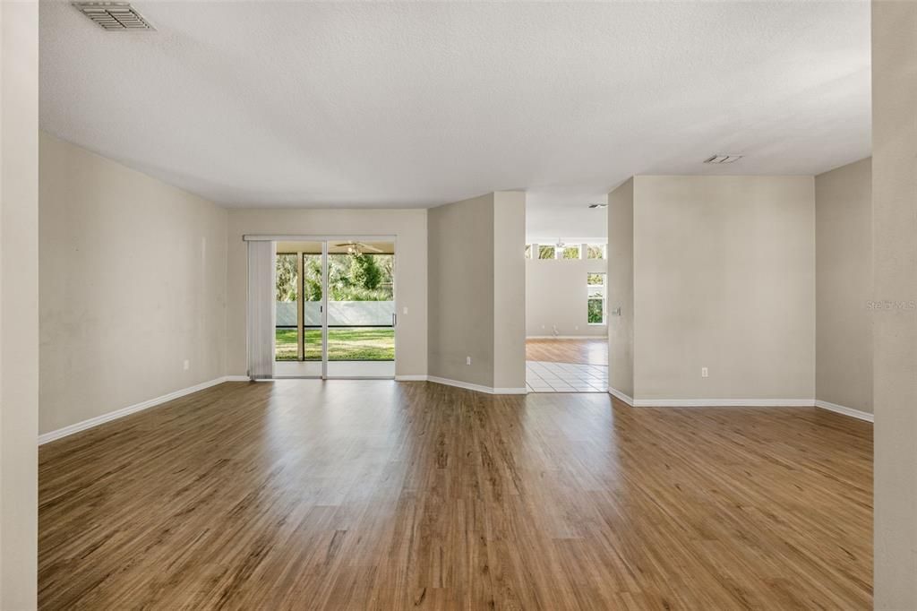 En Venta: $459,000 (4 camas, 2 baños, 2220 Pies cuadrados)