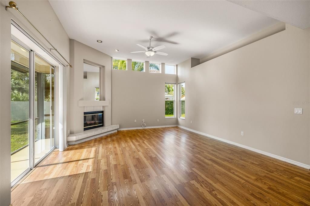 En Venta: $459,000 (4 camas, 2 baños, 2220 Pies cuadrados)