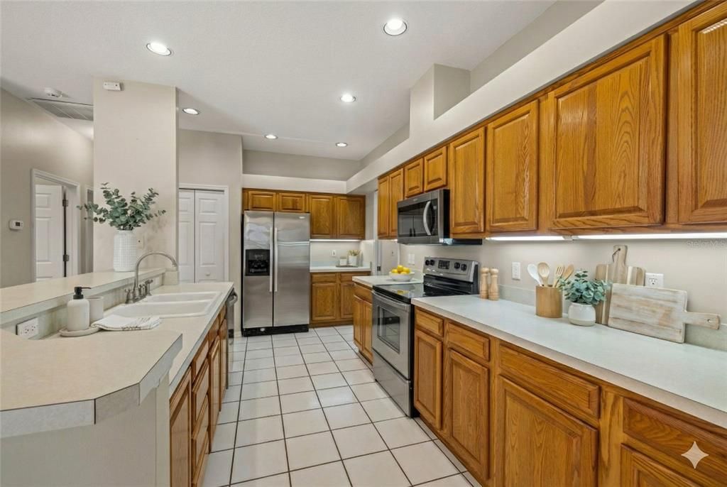 En Venta: $459,000 (4 camas, 2 baños, 2220 Pies cuadrados)