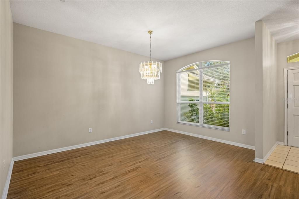 En Venta: $459,000 (4 camas, 2 baños, 2220 Pies cuadrados)