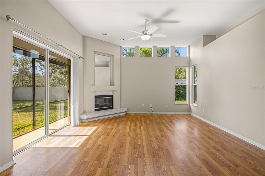 En Venta: $459,000 (4 camas, 2 baños, 2220 Pies cuadrados)