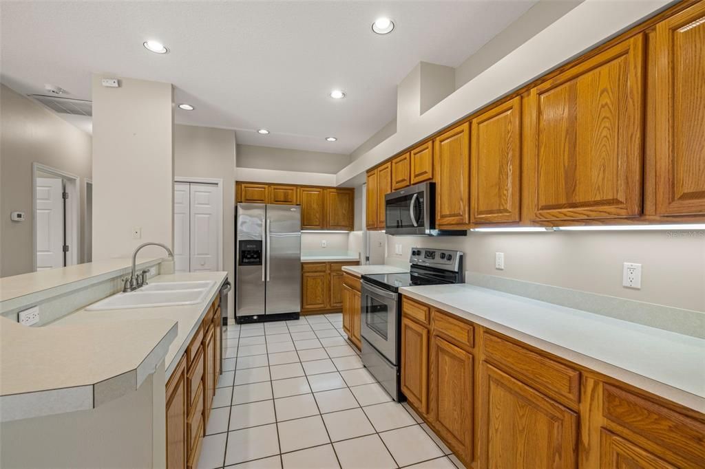 En Venta: $459,000 (4 camas, 2 baños, 2220 Pies cuadrados)