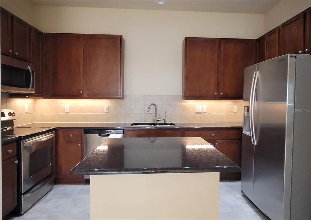 出租: $2,400 (3 贝兹, 2 浴室, 1501 平方英尺)