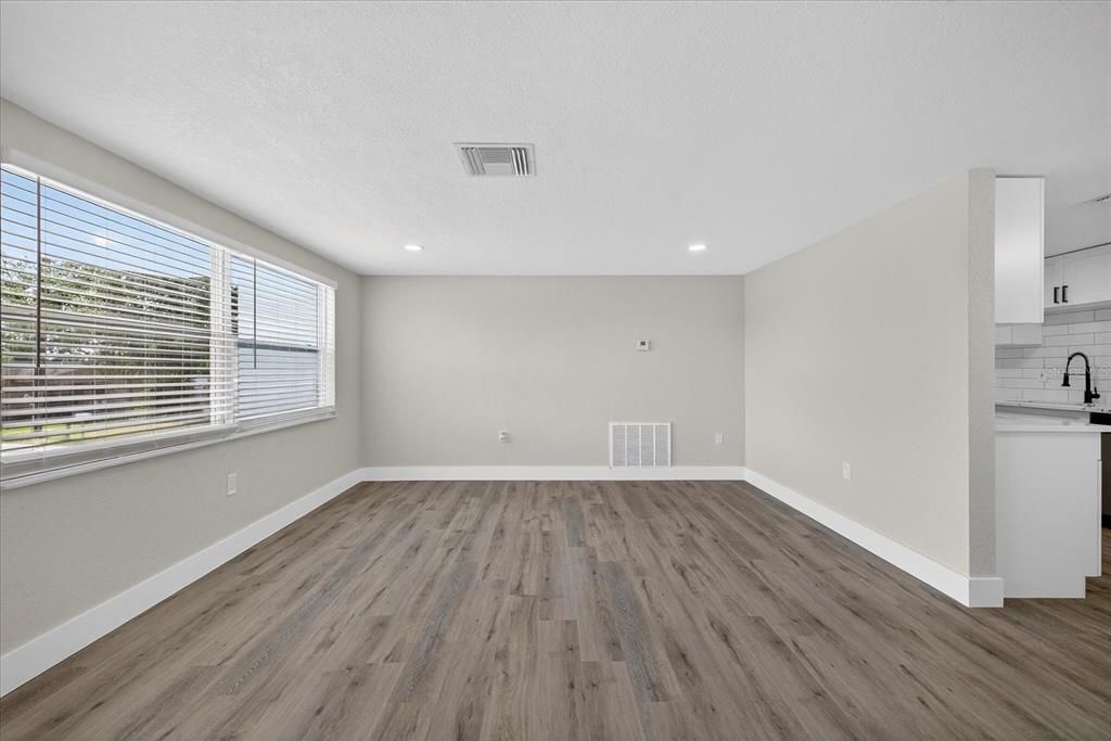 待售: $349,900 (5 贝兹, 3 浴室, 1780 平方英尺)