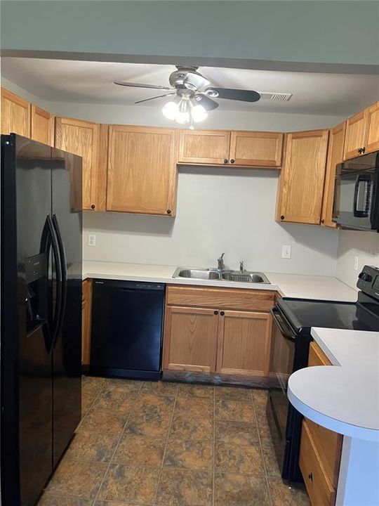 For Rent: $2,000 (2 beds, 1 baths, 1087 Square Feet)