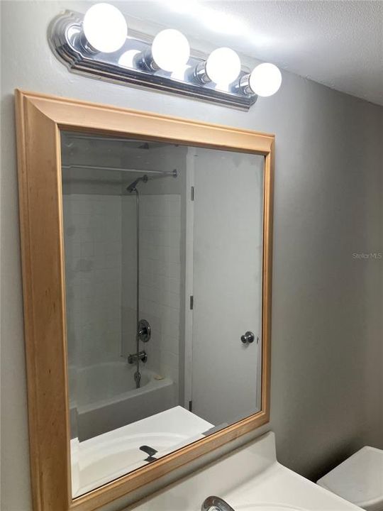 For Rent: $2,000 (2 beds, 1 baths, 1087 Square Feet)