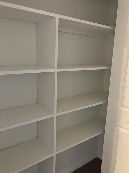 For Rent: $2,000 (2 beds, 1 baths, 1087 Square Feet)