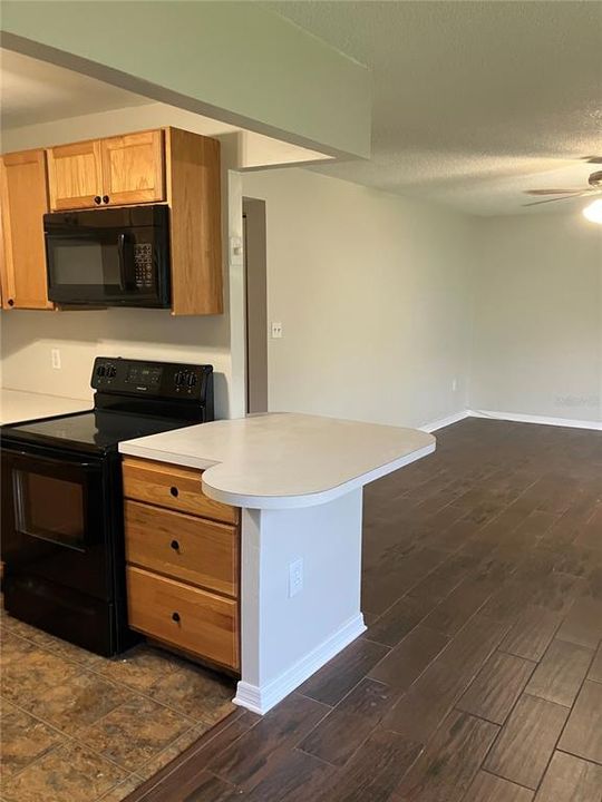 For Rent: $2,000 (2 beds, 1 baths, 1087 Square Feet)