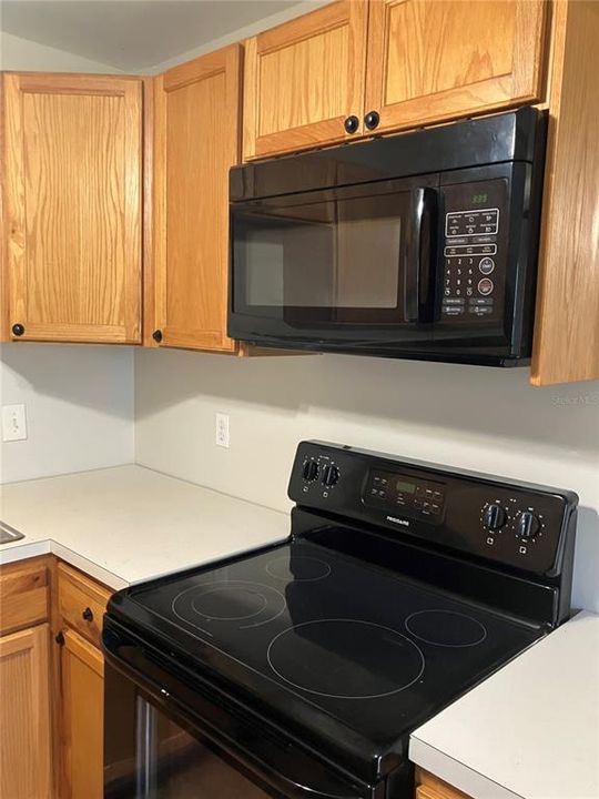 For Rent: $2,000 (2 beds, 1 baths, 1087 Square Feet)