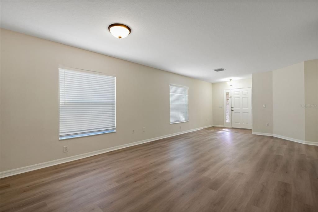 For Sale: $354,900 (5 beds, 2 baths, 2180 Square Feet)