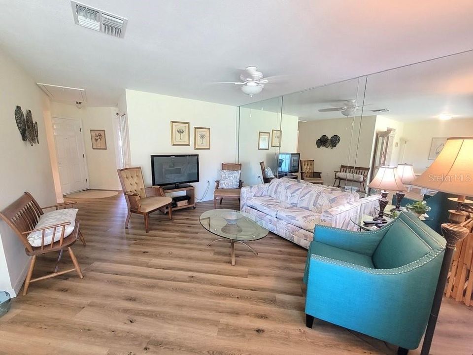 For Rent: $1,800 (1 beds, 1 baths, 837 Square Feet)