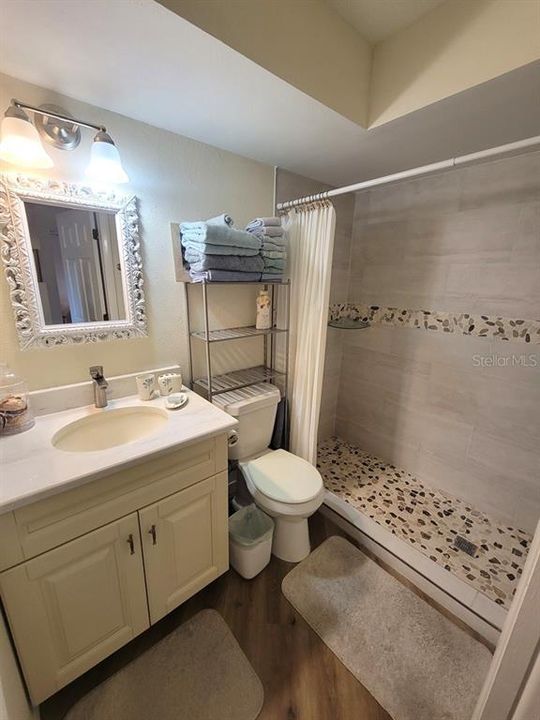 For Rent: $1,800 (1 beds, 1 baths, 837 Square Feet)