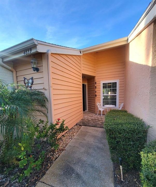 For Rent: $1,800 (1 beds, 1 baths, 837 Square Feet)