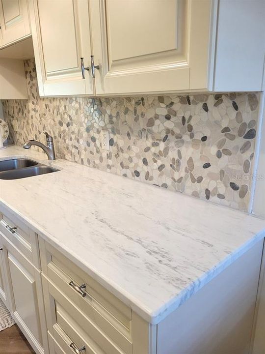 For Rent: $1,800 (1 beds, 1 baths, 837 Square Feet)