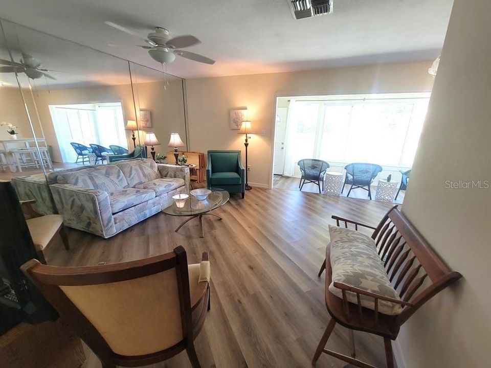 For Rent: $1,800 (1 beds, 1 baths, 837 Square Feet)