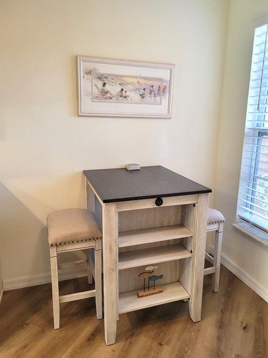 For Rent: $1,800 (1 beds, 1 baths, 837 Square Feet)